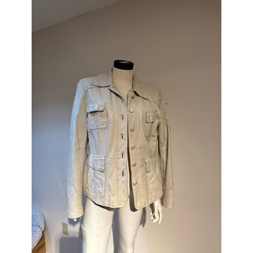 Danier genuine leather off white size L, some stains needs cleaning